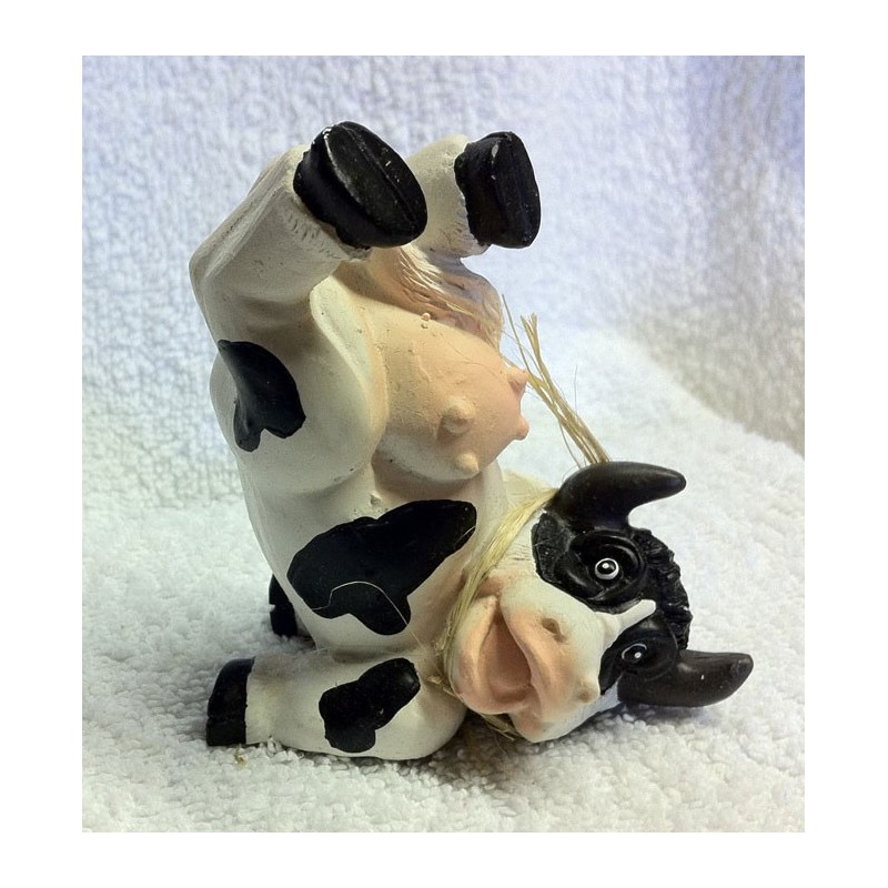 Petite vache en terre cuite